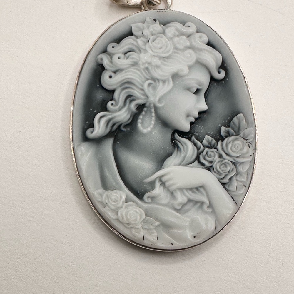 Blue and White Victorian Cameo Pendant Necklace - Picture 4 of 6